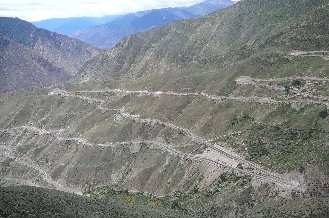 The Nujiang 72 turnings of China National Highway 318 in Baxoi County, Tibet, on the Sichuan–Tibet route.